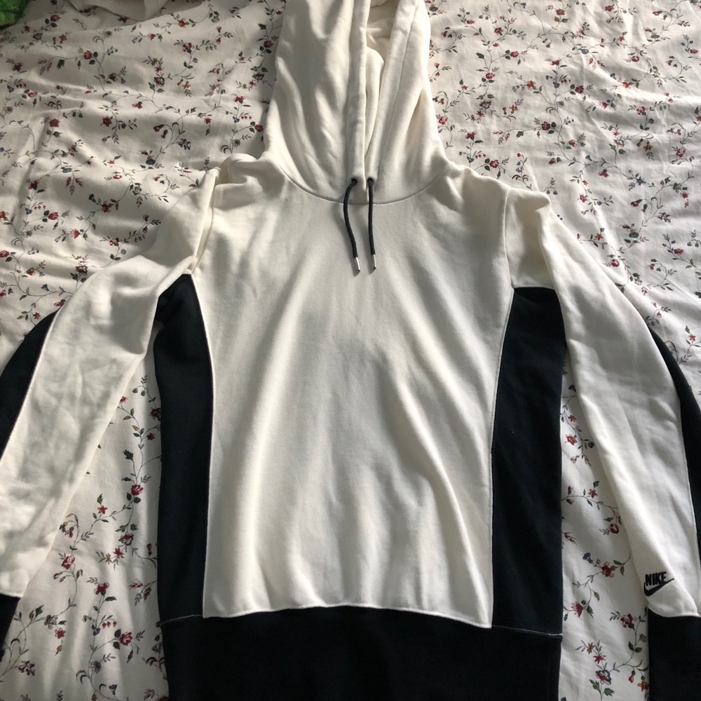 Nike hoodie // size M